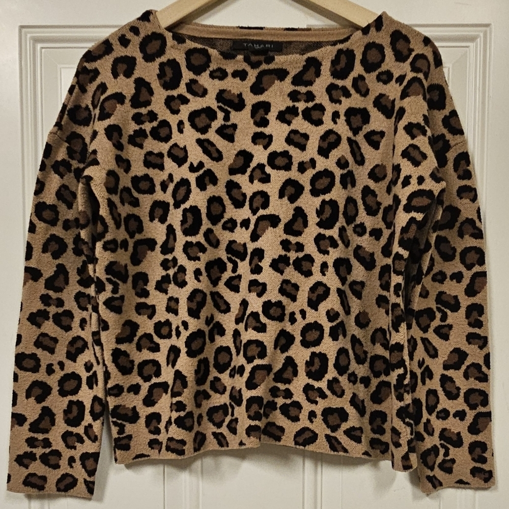 Tahari Pull Over Leopard Animal Print soft cozy stretch sweater size M